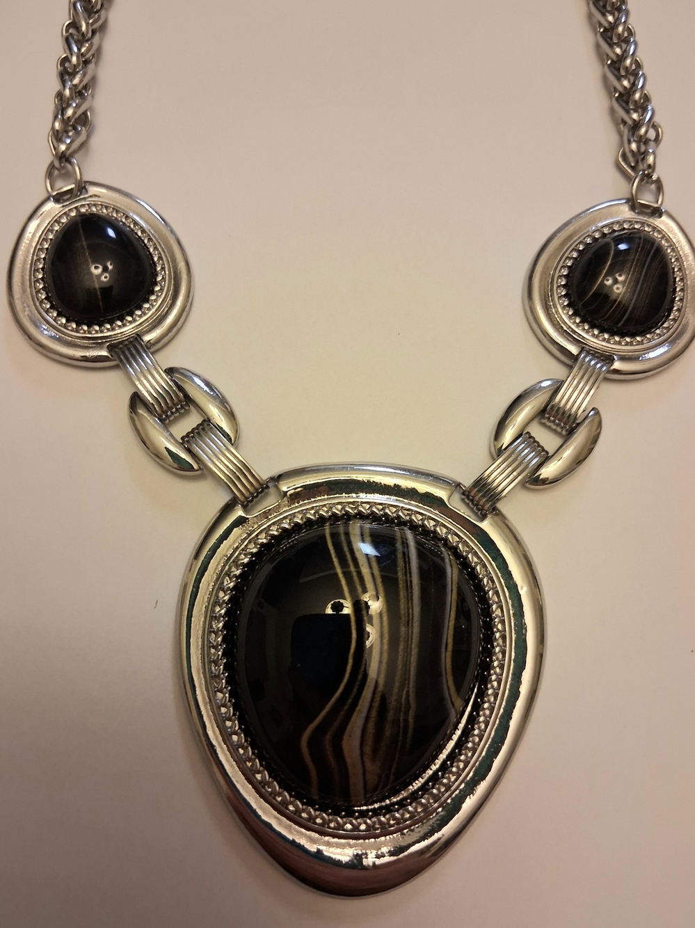 Avon Silver Tone Navy Blue Swirled Pendant Necklace